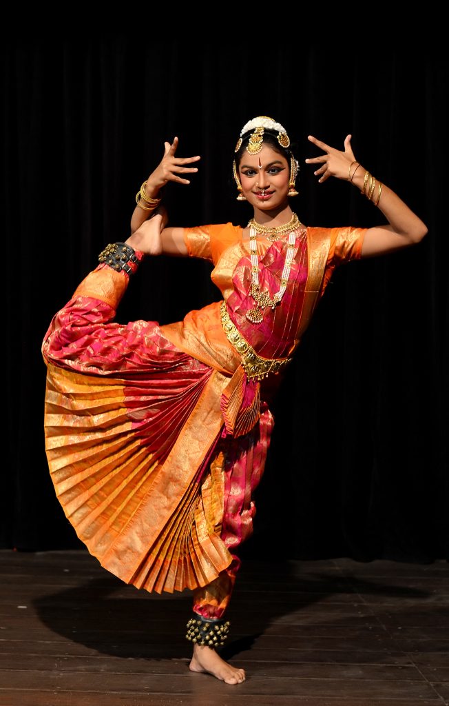 le-bharata-natyam-une-danse-indienne-traditionnelle